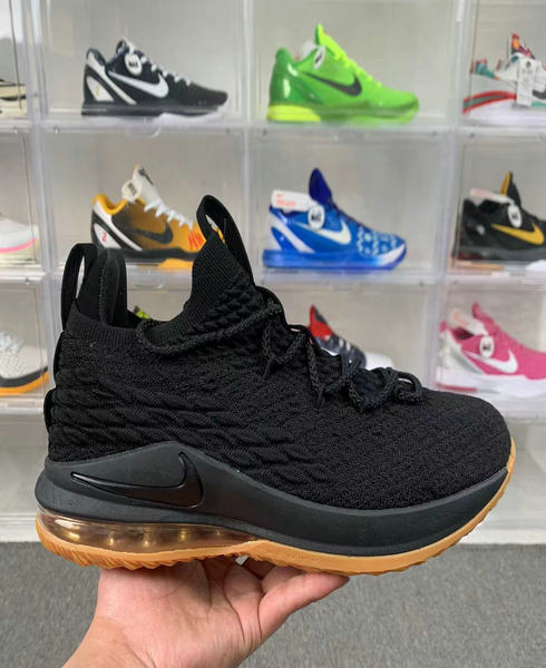 Chaussures de basket-ball
